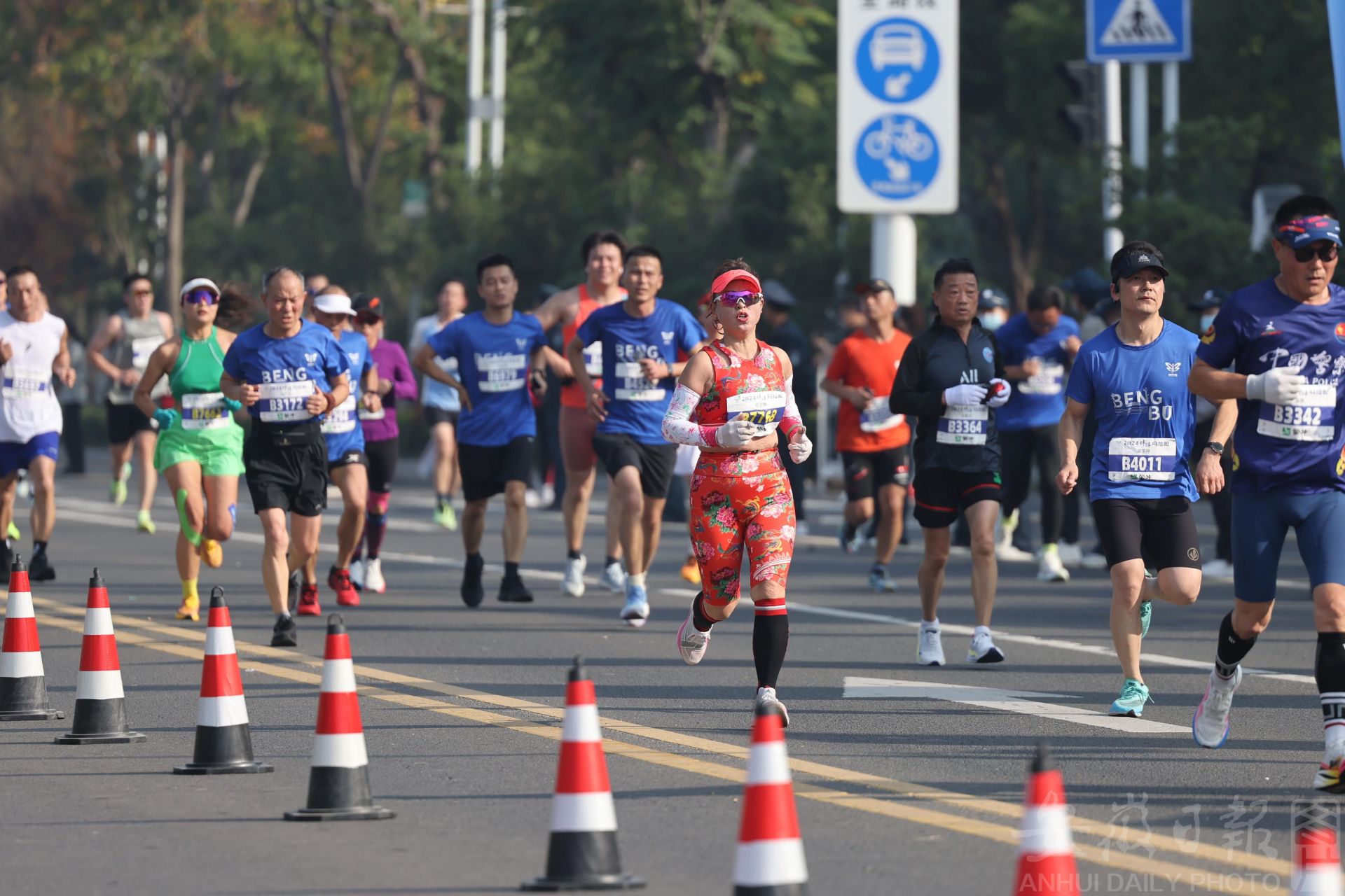 包含马拉松激情开启,万名跑者奋勇争先的词条 包含马拉松激情开启,万名跑者奋勇争先的词条