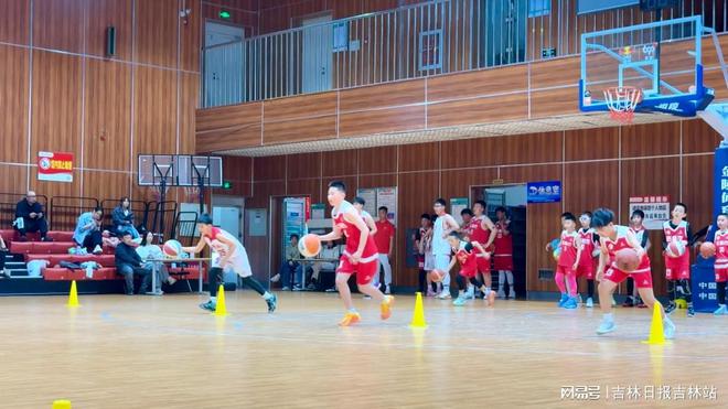 关于青少年篮球夏令营成为暑期新宠，培养多样技能的信息