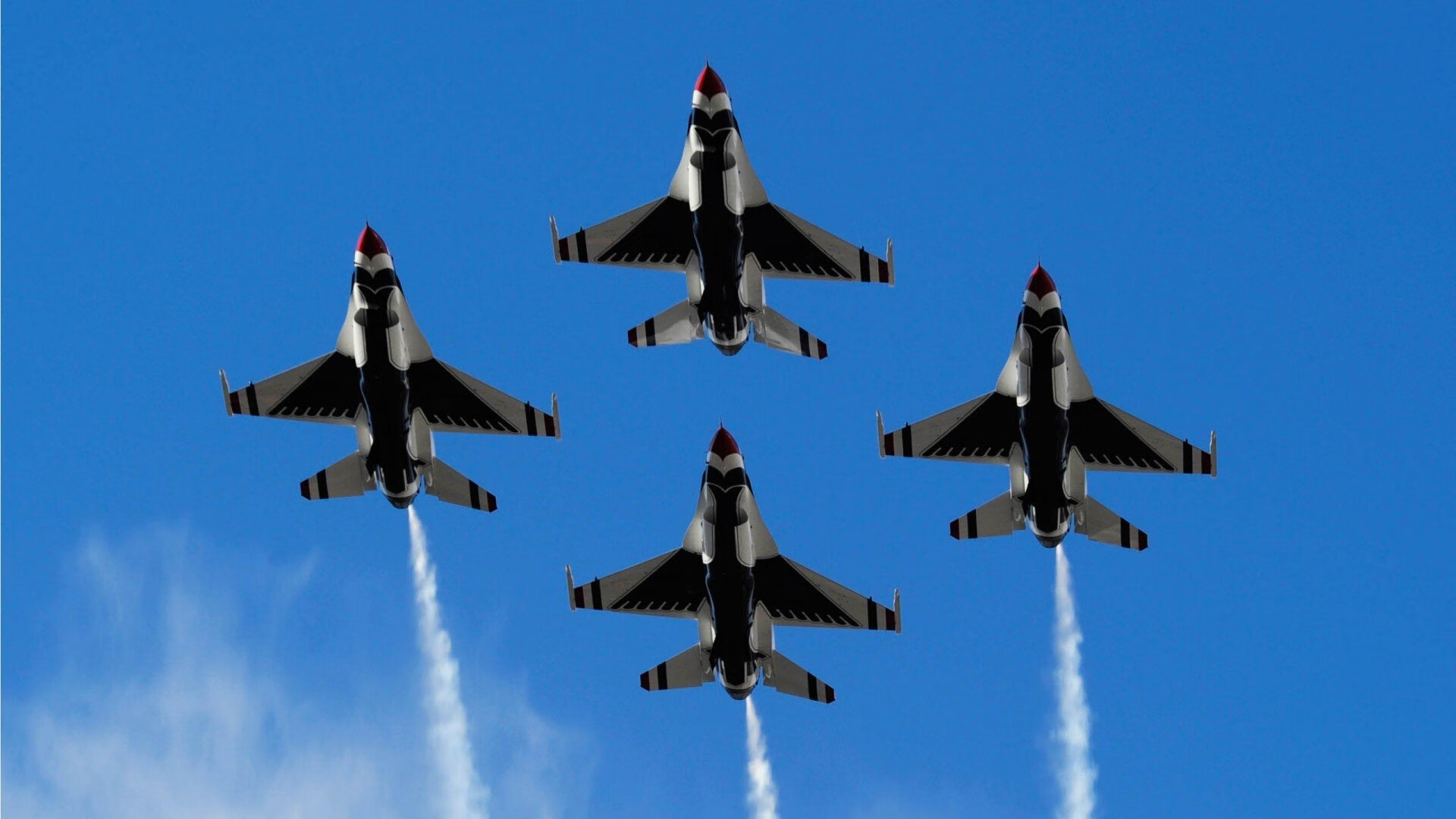 比利时骑手多米安·米歇尔斯在2024年巴黎奥运会盛装舞步比赛中以“Dante”马匹获得第六名，展现坚韧精神。